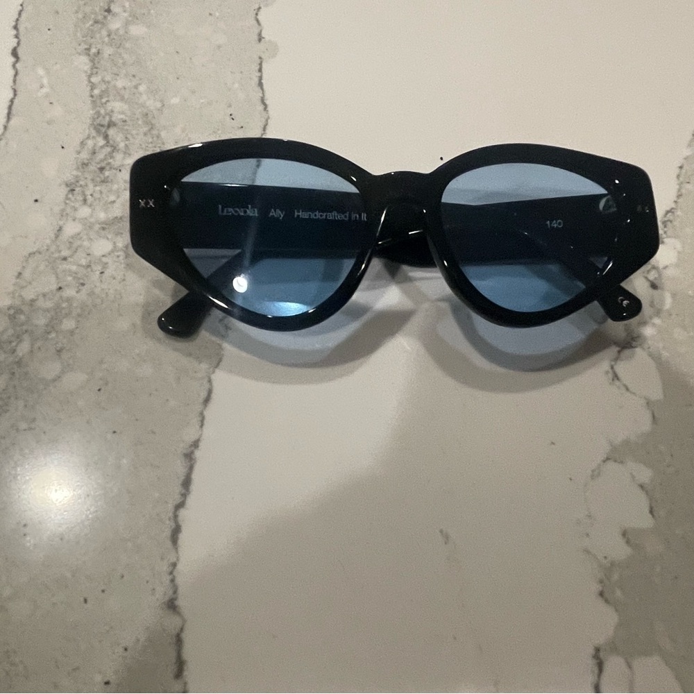 LEXXOLA BLACK / BLUE